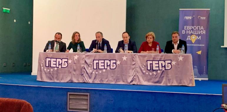 ГЕРБ дискутира образованието с граждани в Пловдив