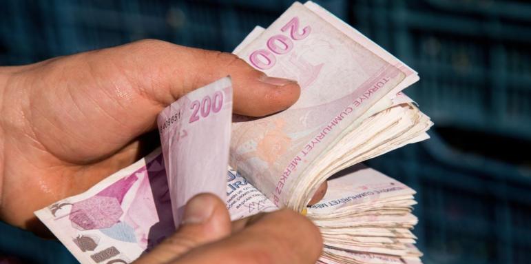 Ердоган вдига минималната заплата с цели 50%