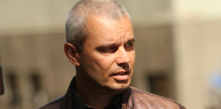 Костадинов реши кога привържениците му ще атакуват парламента