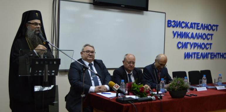 Министър и владика откриха учебната година във ВУСИ