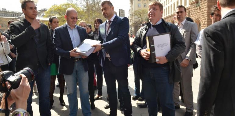Каракачанов: Трите ЕРП-та в картел мачкат хората