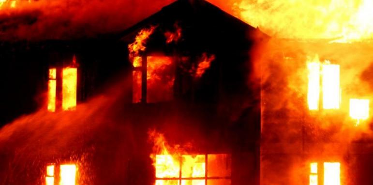 Пожар избухна в хостел в София