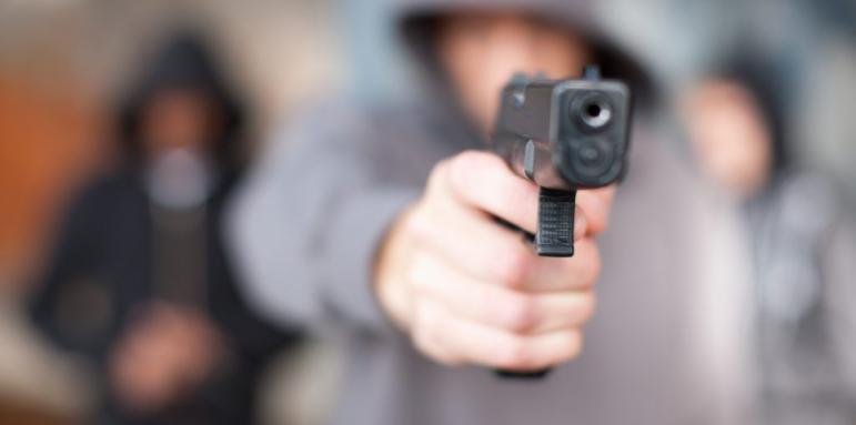 След убийството на психолога: Полицай заплаши съсед с оръжие