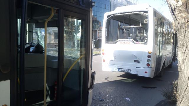 Два рейса се удариха в Пловдив,раниха жена/СНИМКИ/
