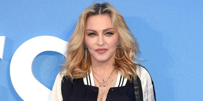 Съдят Мадона за закъснение