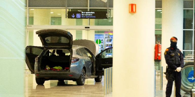 Албанци атакуваха с кола летището в Барселона