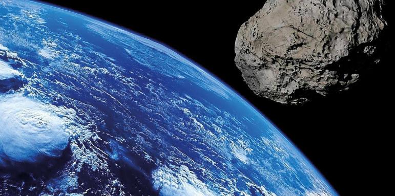 Огромен астероид лети към Земята. В опасност ли сме?