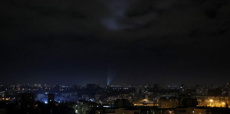 Киев се тресе цяла нощ, пламъци изплашиха столичани