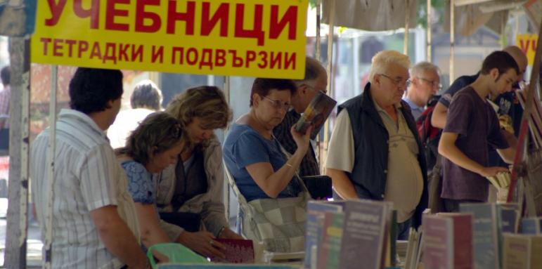 МОН и издателите на нож за учебниците