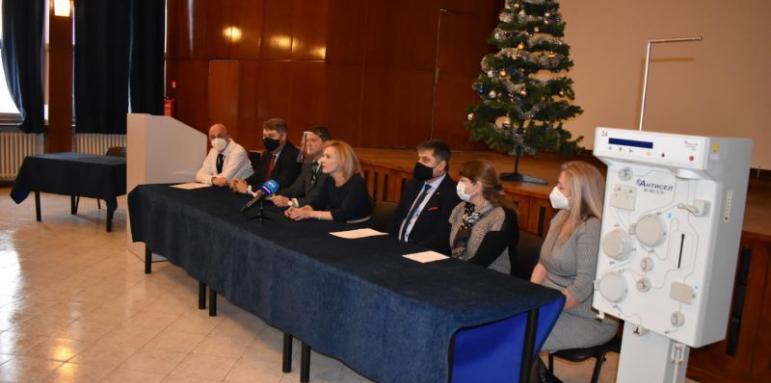 Магистрати с дарение за Св. Анна София и Бургасмед