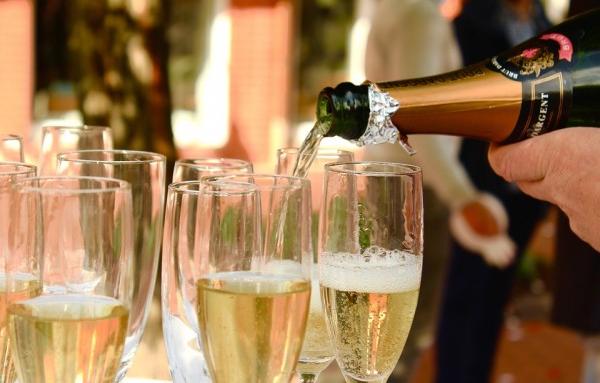 Завладяващата история на шампанското, създадено на 4 август