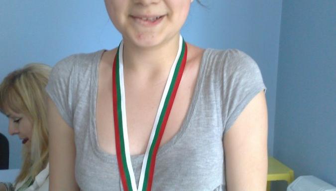 Ученичка от турски произход спечели олимпиадата по български