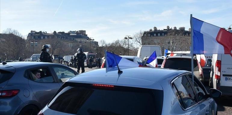 Хиляди коли от цяла Европа щурмуват Брюксел, полицията на нокти