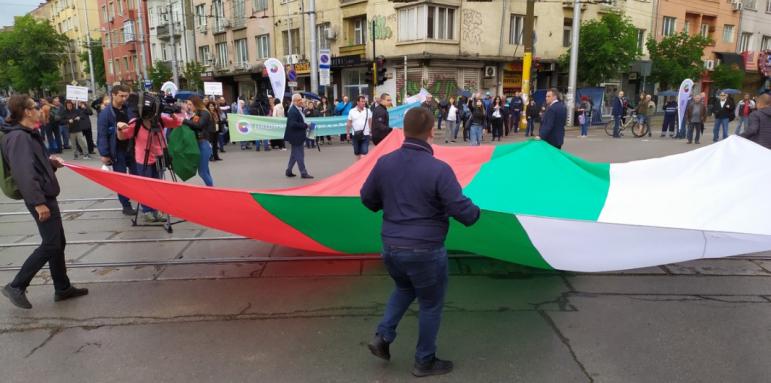Първи блокади в София, започна стачката на градския транспорт