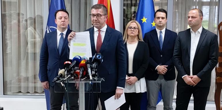 Опозицията изнудва властта в Македония, ще клекне ли Скопие