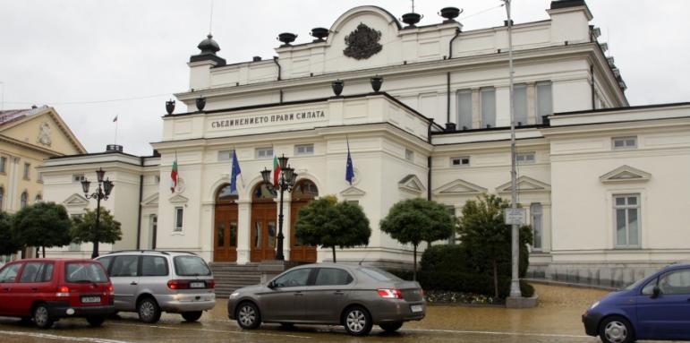 Обсъждат увеличаване на отпуските с 5 дни