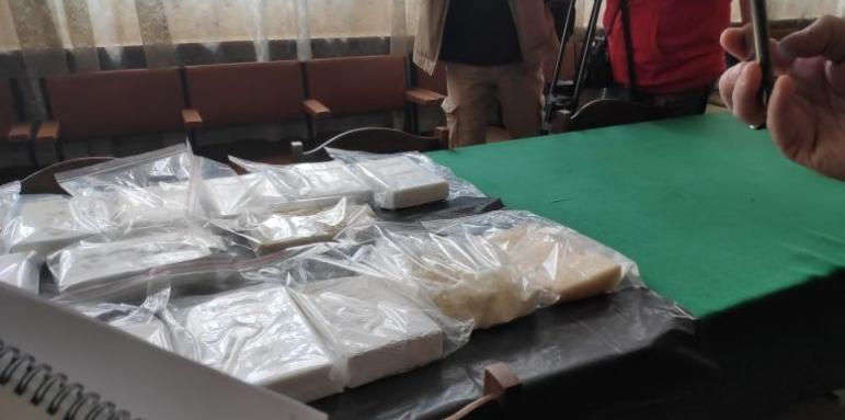 Над 25 кг кокаин изплували край Слънчев ден