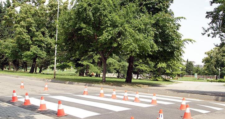Обновяват пешеходните пътеки около училищата в Стара Загора