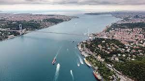 Страх! Турция затвори Босфора заради странен обект