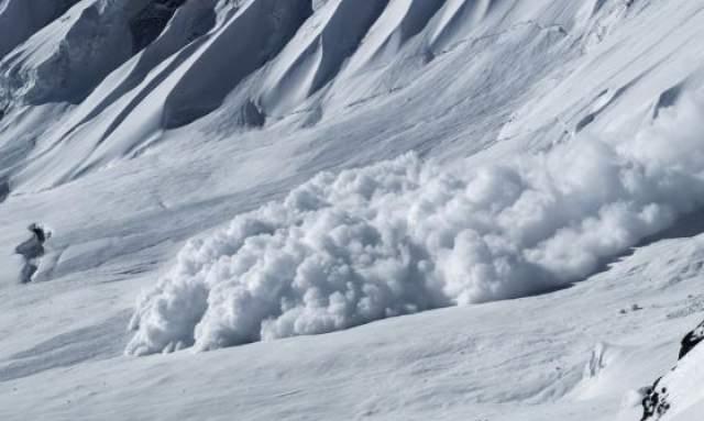 Лавина затрупа сноубордист в Пирин