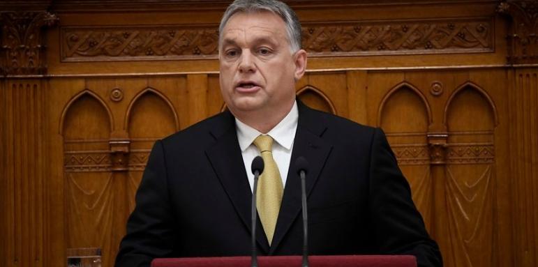 Орбан се барикадира, ще управлява с декрети