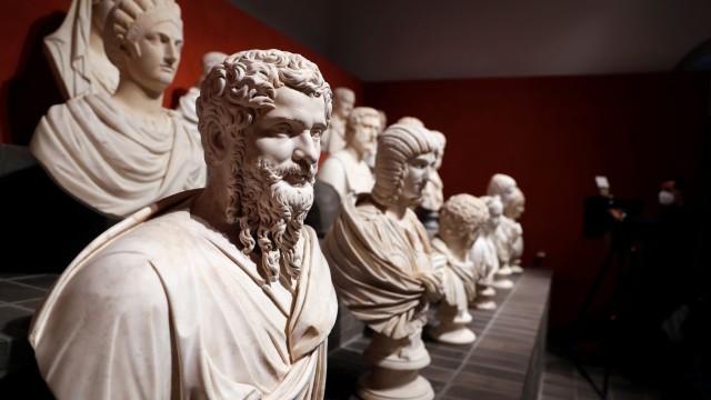 Изложиха антични статуи в музей в Рим
