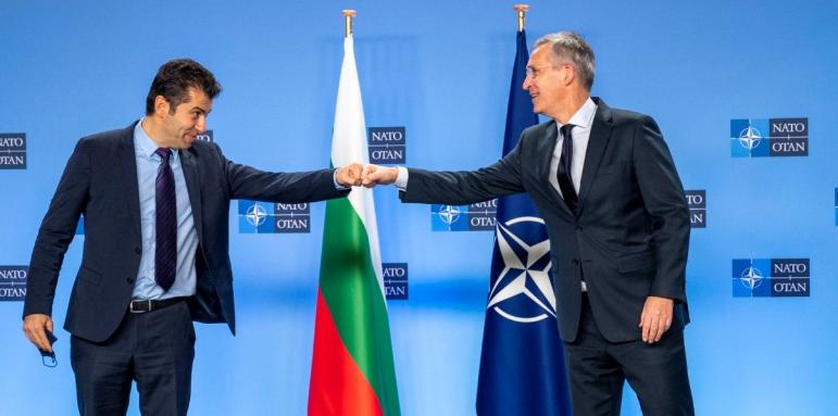 Шефът на НАТО доволен от Петков. България е ангажиран съюзник