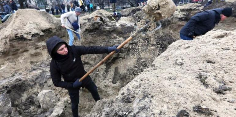Украинци копаят край Киев, готвят изненада за руснаците