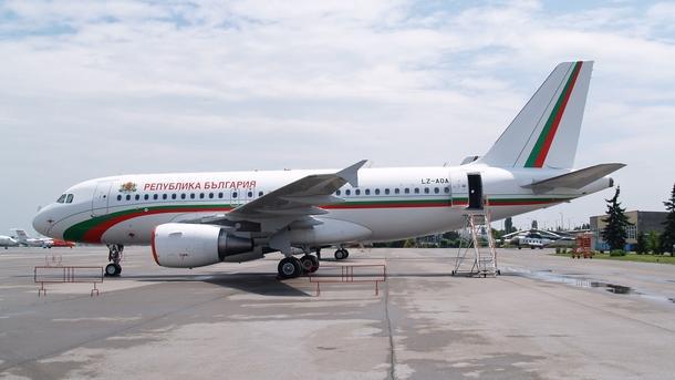 Прибират с правителствения самолет българи от Молдова