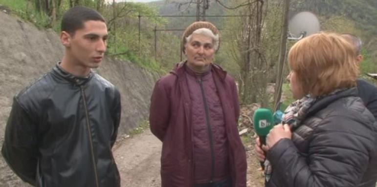 Десетки искат да помогнат на абитуриента от Елисейна и майка му след пожара