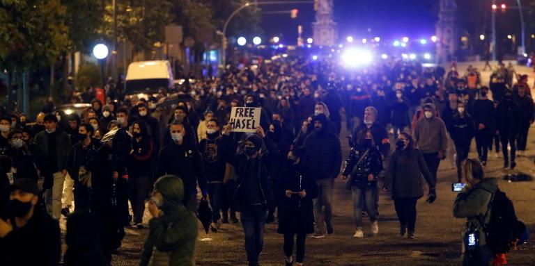 Размирици на протест за рапър в Барселона