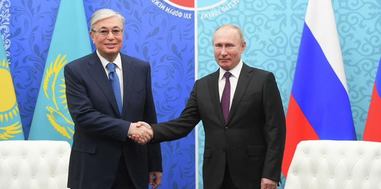 Путин говори с президента на Казахстан, какво се разбраха