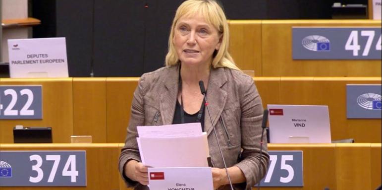 Йончева брани имунитета си на евродепутат, чака помощ от колеги