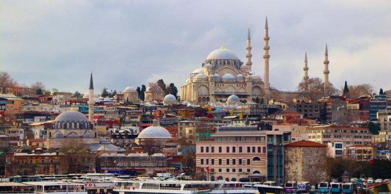 Бум на сделките с чужденци за имоти в Истанбул и Анталия