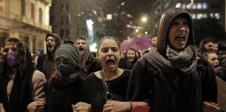 Протести в Гърция: Майките плачат, политиците да млъкнат!