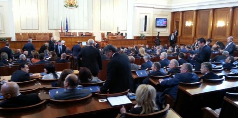 Депутатите обсъждат промени в образованието