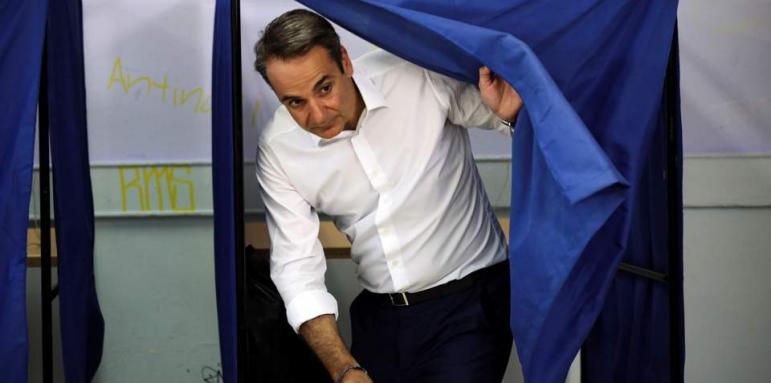 Мицотакис на крачка от премиерския пост в Гърция