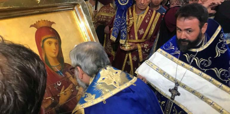 Чудотоворни икони посрещат в Старогорската епархия