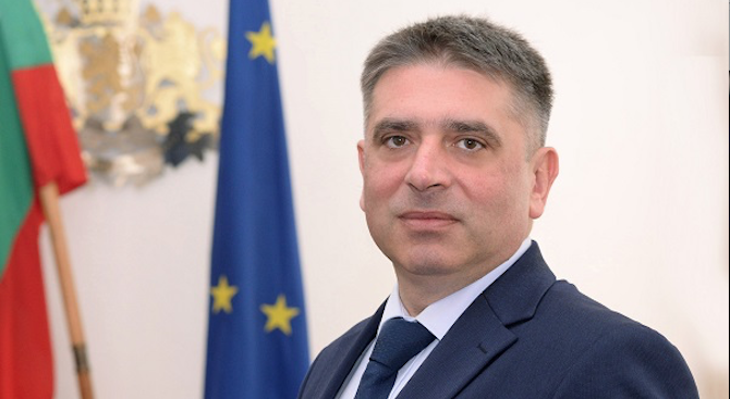 Кирилов: Стриктно трябва да зачитаме правото