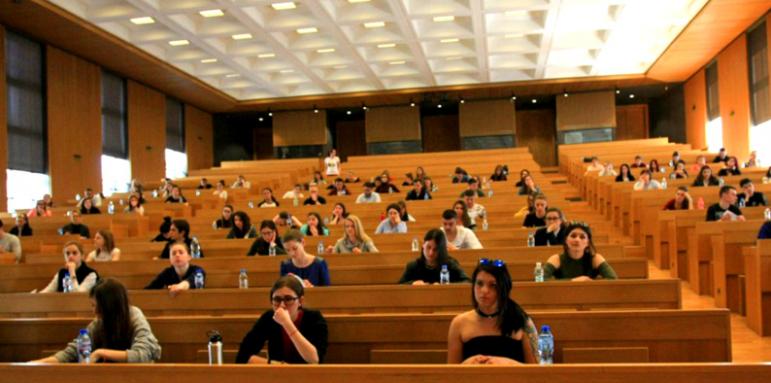 МОН гони 1000 професори от университетите
