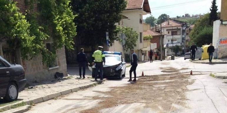 Зъболекар с Мерцедес отнесе патрулка