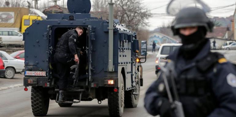Сърбия мести войски към границата с Косово
