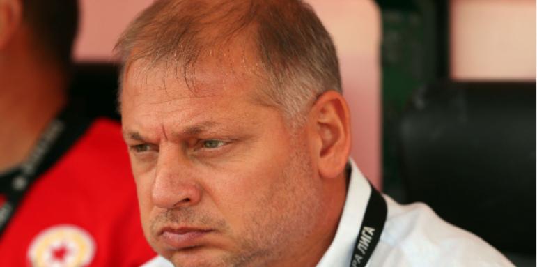 Петко Петков остава начело на Етър