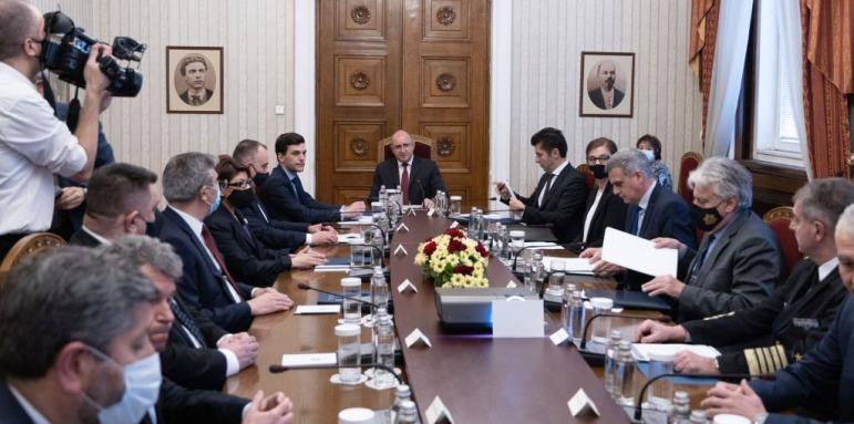 Христо Иванов хвали правителството за позицията за Украйна