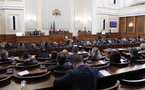 Парламентът решава за поисканата оставка на Стефан Янев