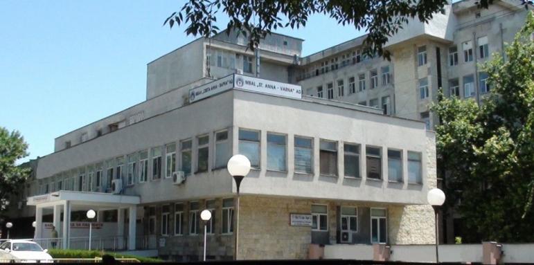 Асансьор с 8 души пропадна във варненска болница