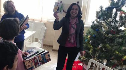 Старозагорският омбудсман раздаде  подаръци на деца-сираци