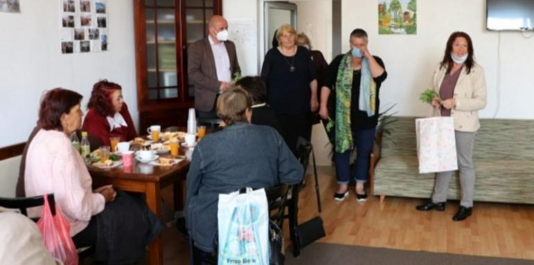 Зам.кметове на Банско уважиха възрастните хора
