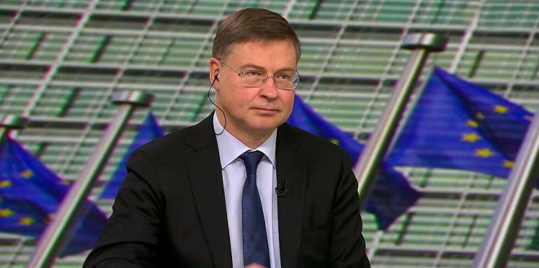Еврокомисар ни попари за еврото, дава ни по-късна дата