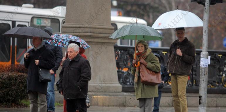 Оранжев код за шест области на страната във вторник